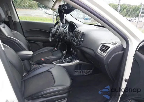 2018 Jeep Compass Latitude 4X4 из США, поврежденный, VIN 3C4NJDBBXJT320472